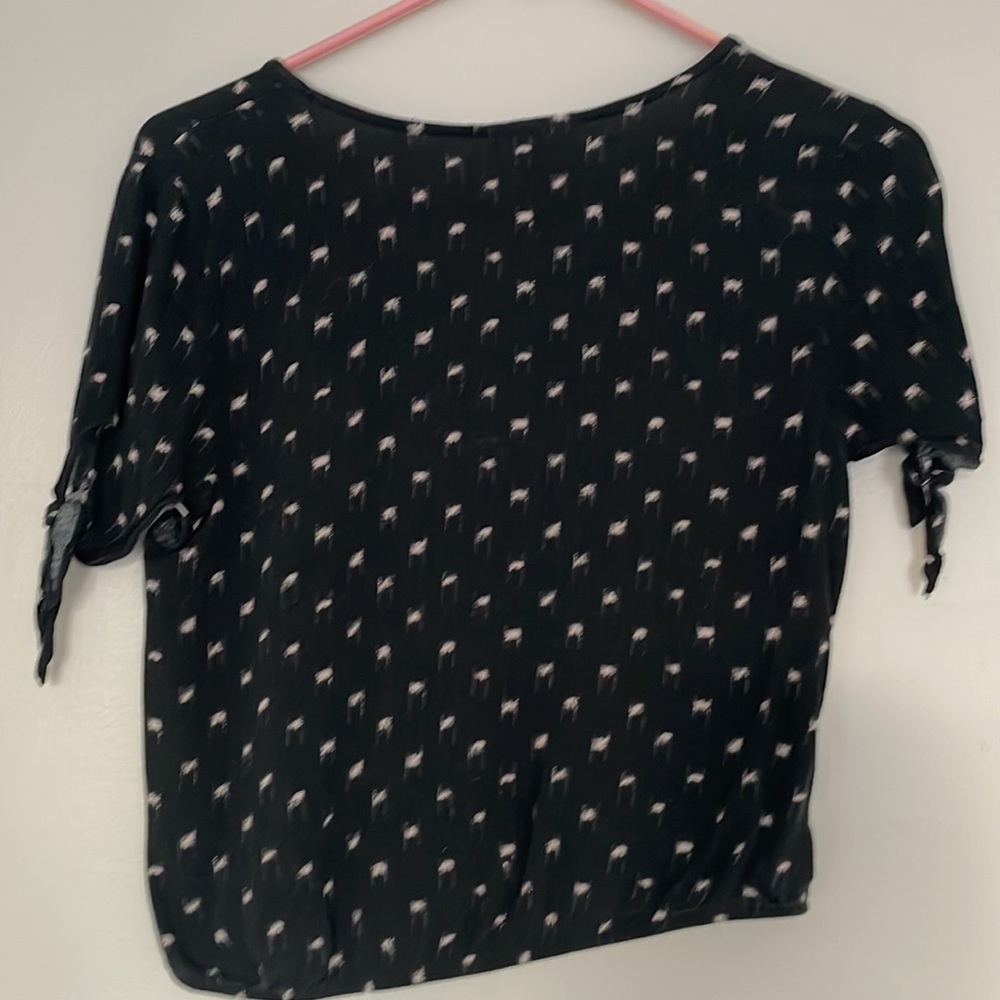 Universal Thread Wrap Front Crop Top - Picture 2 of 3